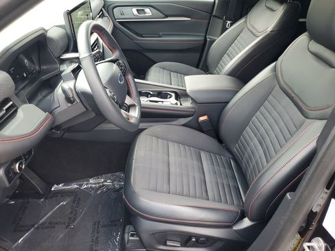 Used 2025 Ford Explorer ST-Line w/ ST-Line Street Pack AWD/4WD image 5