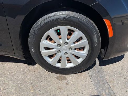 Used 2019 Chrysler Pacifica L FWD image 13