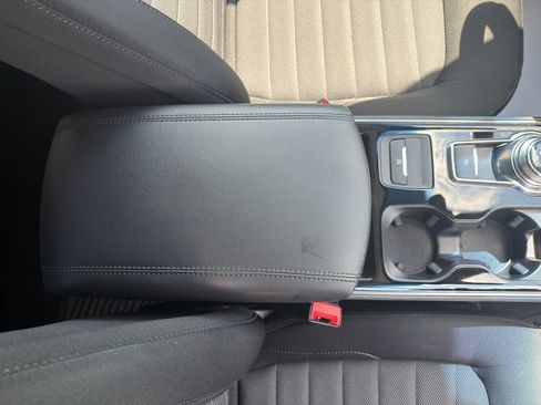 Used 2020 Ford Edge SE AWD/4WD image 23