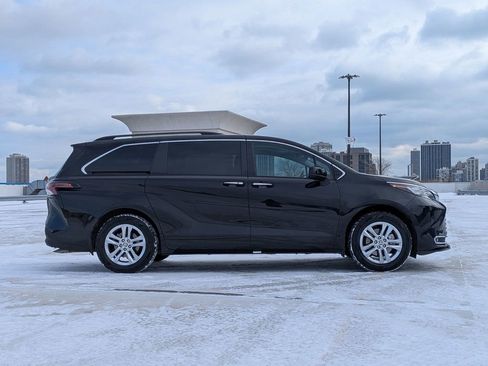 Used 2023 Toyota Sienna XLE w/ XLE Plus Package image 8