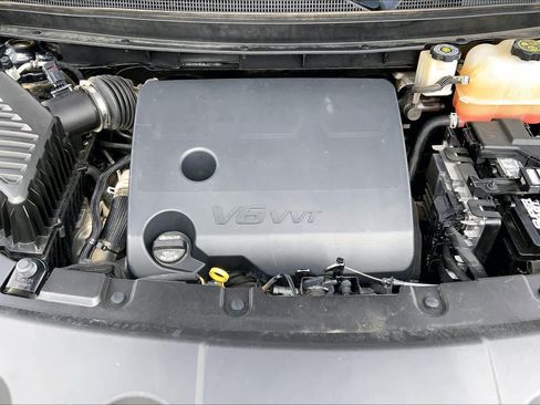 Used 2021 Chevrolet Traverse LT FWD image 32