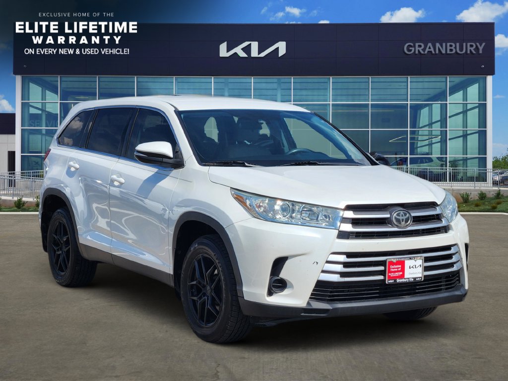 Used 2019 Toyota Highlander LE FWD image 3