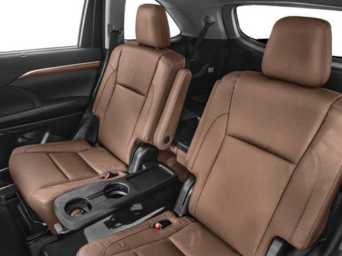 Used 2017 Toyota Highlander XLE AWD/4WD image 17