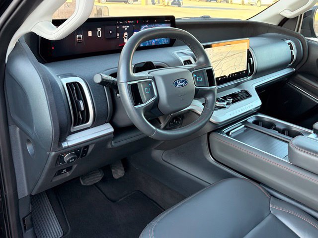 Used 2025 Ford Expedition Active AWD/4WD image 13
