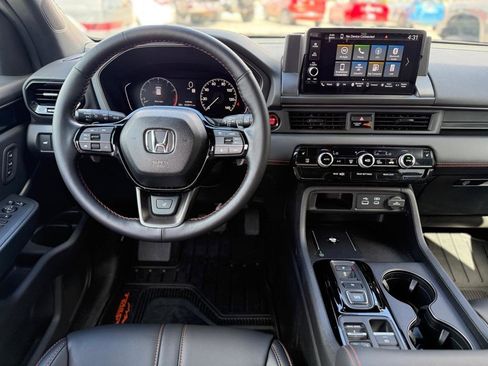 Used 2025 Honda Pilot TrailSport image 15