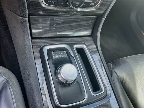 Used 2021 Chrysler 300 Touring L RWD image 16