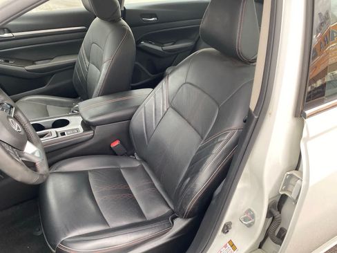 Used 2024 Nissan Altima 2.0 SR FWD image 11