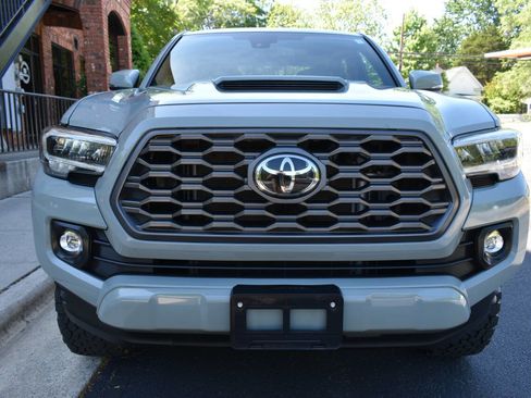 Used 2022 Toyota Tacoma TRD Sport w/ Technology Package AWD/4WD image 5