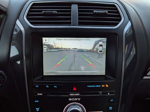 Used 2018 Ford Explorer Platinum AWD/4WD image 22