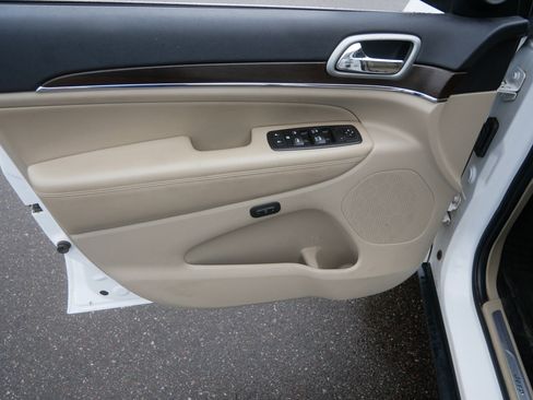 Used 2018 Jeep Grand Cherokee Limited AWD/4WD image 21