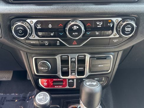 Used 2025 Jeep Wrangler Unlimited Sport AWD/4WD image 24