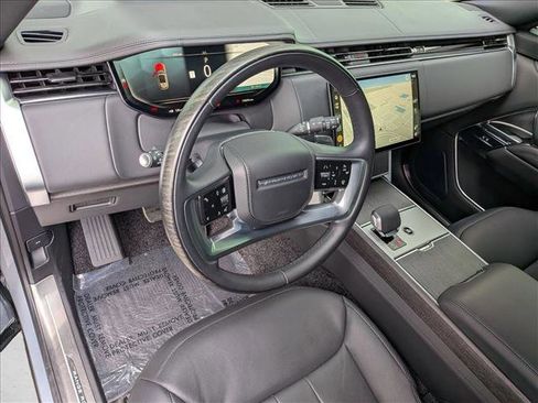 Used 2025 Land Rover Range Rover SE AWD/4WD image 10