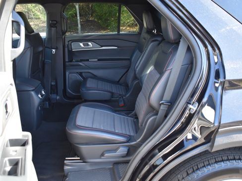 Used 2025 Ford Explorer ST-Line AWD/4WD image 8