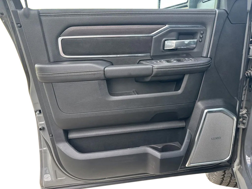 New 2026 RAM 2500 Laramie AWD/4WD image 11