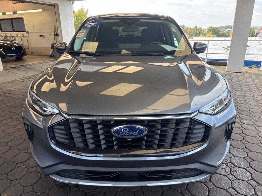 Used 2023 Ford Escape Active w/ Tech Pack #2 AWD/4WD image 2