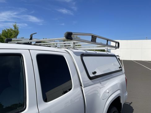 Used 2022 Toyota Tacoma SR RWD image 10