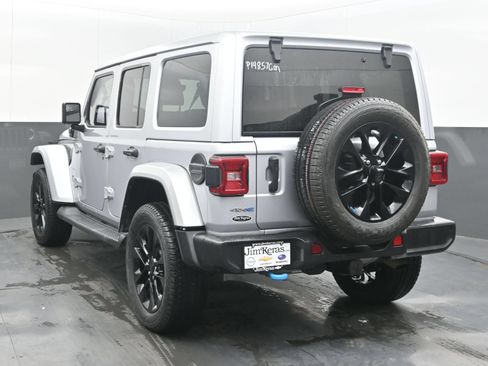 Used 2023 Jeep Wrangler Unlimited Sahara w/ Cold Weather Group AWD/4WD image 8