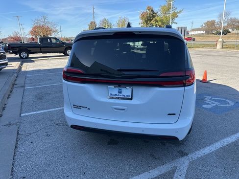 New 2026 Chrysler Pacifica Select image 28