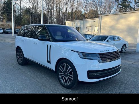 Used 2023 Land Rover Range Rover SE image 3