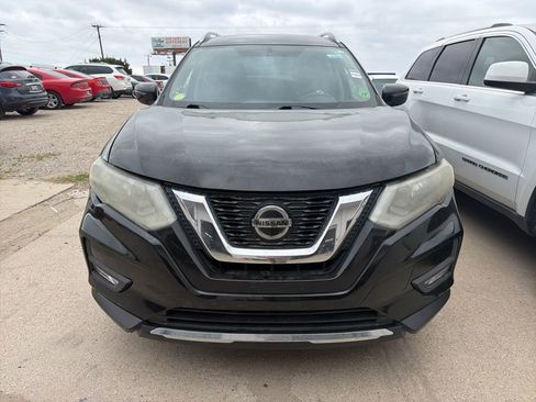 Used 2018 Nissan Rogue SV image 5
