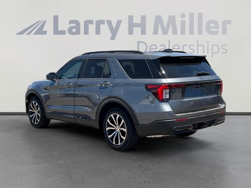 New 2026 Ford Explorer ST-Line RWD image 3