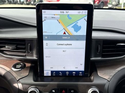 Used 2020 Ford Explorer Platinum w/ Premium Technology Package image 17