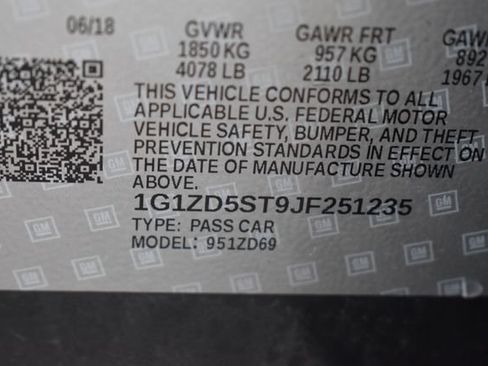 Used 2018 Chevrolet Malibu LT w/ LPO, Convenience Package 2 FWD image 16