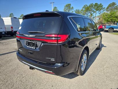New 2026 Chrysler Pacifica Limited w/ Trailer Tow Group
