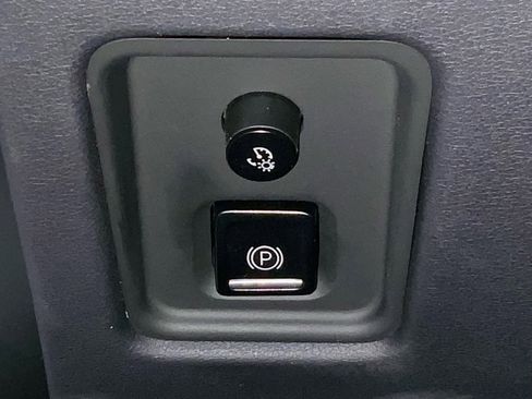 Used 2023 Chevrolet Corvette Stingray Coupe w/ Z51 Performance Package image 35