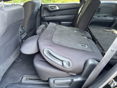 Used 2019 Nissan Pathfinder S AWD/4WD image 24