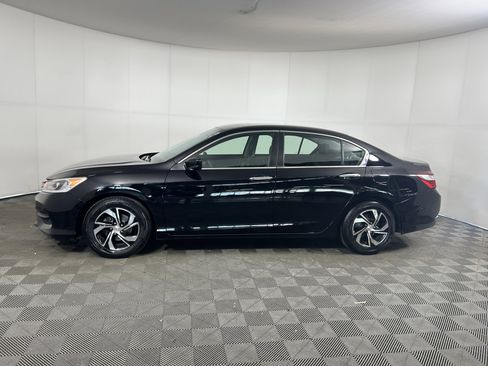 Used 2017 Honda Accord LX image 2