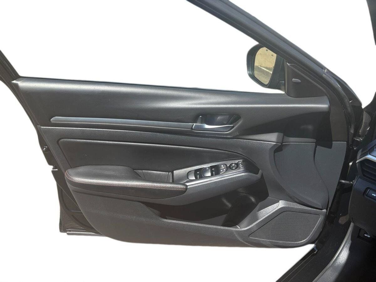 Used 2024 Nissan Altima 2.5 SR FWD image 17