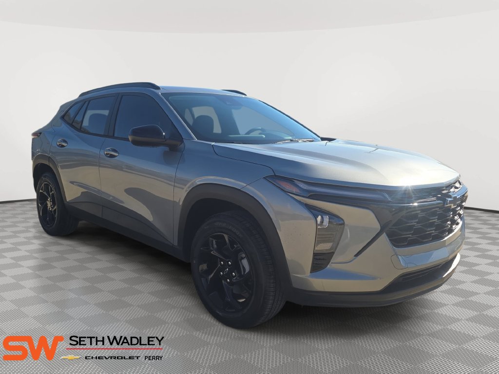 New 2026 Chevrolet Trax LT w/ Midnight Edition FWD image 1