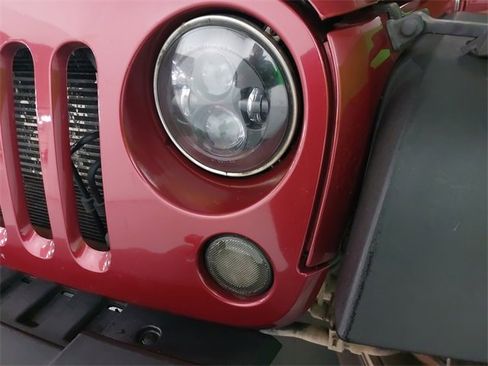 Used 2012 Jeep Wrangler Unlimited Sport image 27