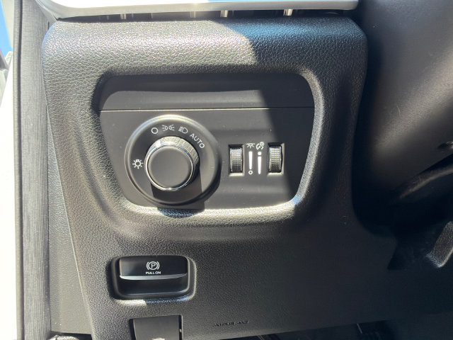 Used 2025 Jeep Grand Cherokee Laredo X w/ Luxury Tech Group I AWD/4WD image 28