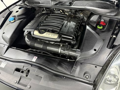 Used 2018 Porsche Cayenne Platinum Edition image 50