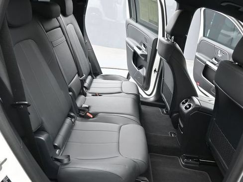 Used 2025 Mercedes-Benz EQB 300 4MATIC image 25