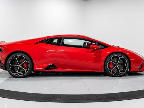 Used 2020 Lamborghini Huracan EVO AWD/4WD image 2