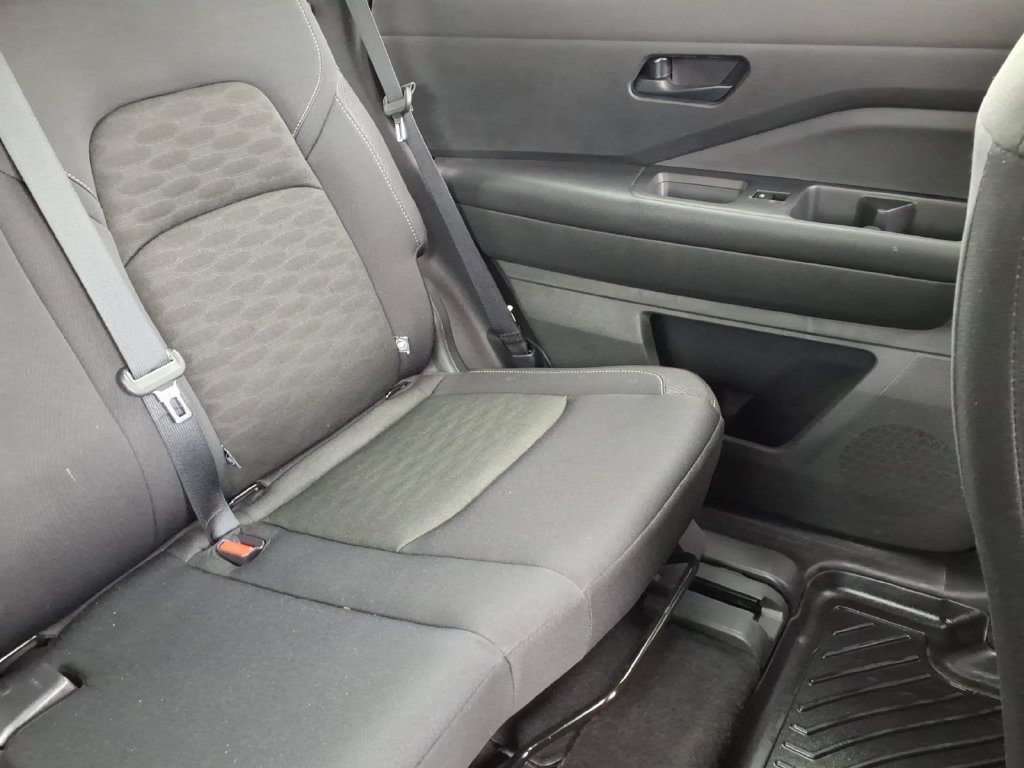 Used 2024 Nissan Pathfinder S FWD image 18