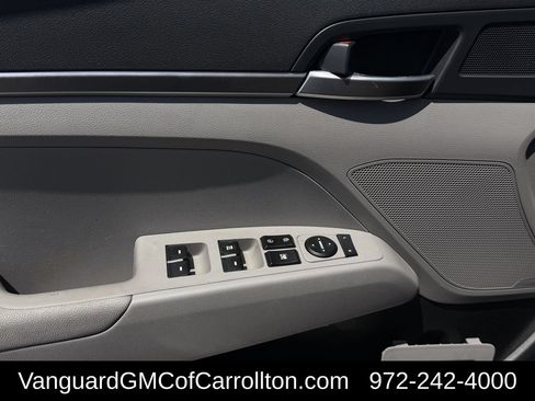 Used 2020 Hyundai Elantra SE FWD image 24