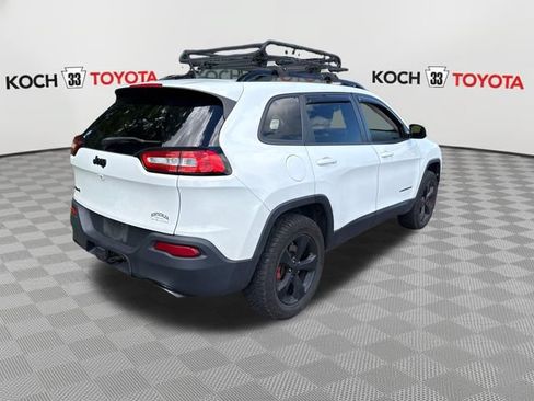 Used 2018 Jeep Cherokee Latitude w/ Altitude Package AWD/4WD image 8