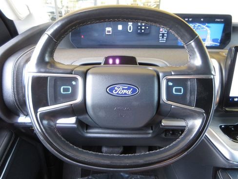 Used 2025 Ford Expedition Platinum w/ Driver's Package AWD/4WD image 15