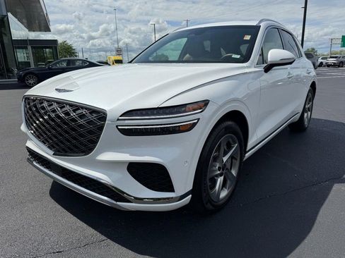 Certified 2026 Genesis GV70 2.5T Advanced AWD/4WD image 8