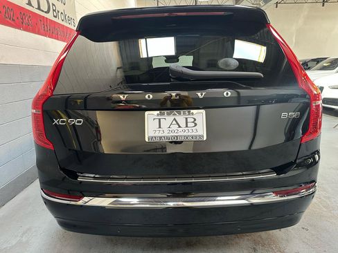 Used 2025 Volvo XC90 B5 Core w/ Protection Package Premier image 4