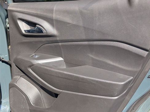 Used 2025 Chevrolet Trax LT FWD image 35