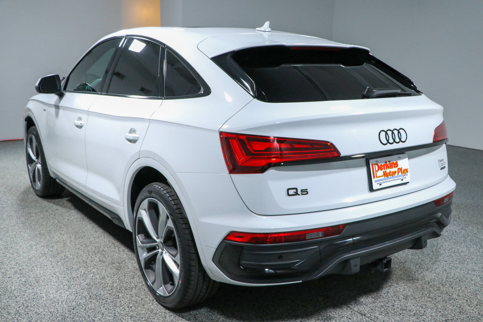 Used 2023 Audi Q5 2.0T Premium Plus w/ Premium Plus Package AWD/4WD image 9