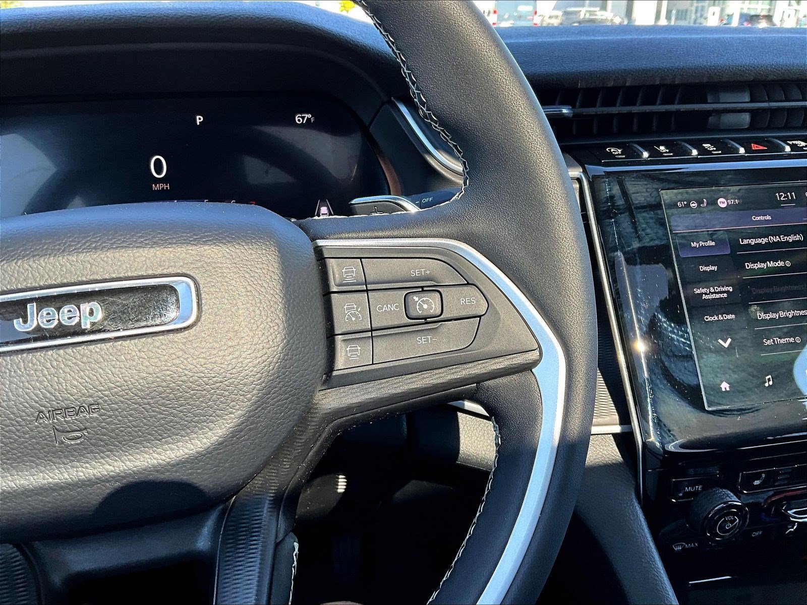Used 2025 Jeep Grand Cherokee Altitude AWD/4WD image 12