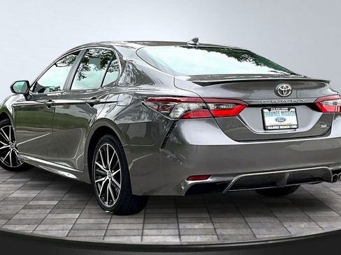 Used 2024 Toyota Camry SE FWD image 4