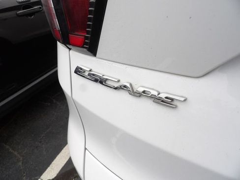 Used 2018 Ford Escape SE FWD image 15