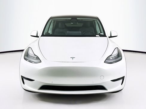 Used 2021 Tesla Model Y Long Range image 2